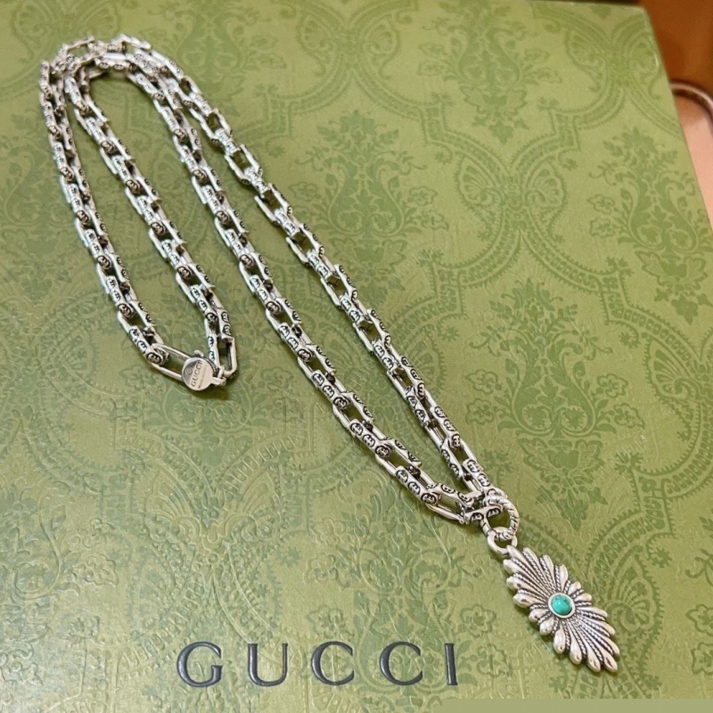 G*u*i necklaces